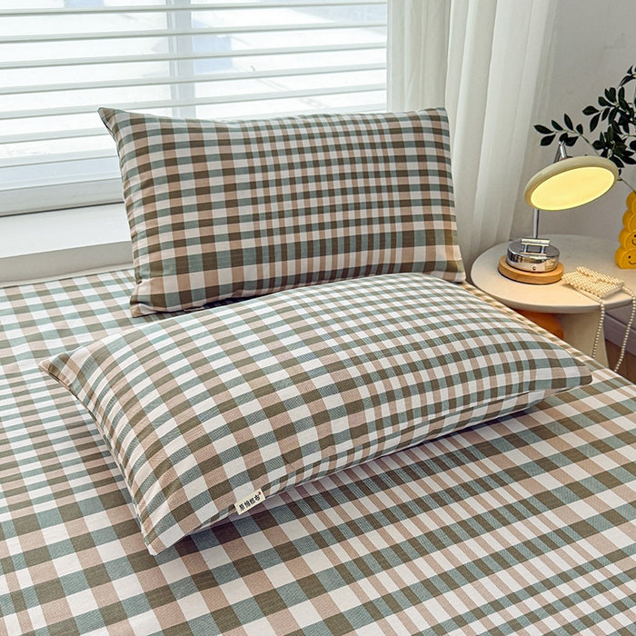 91家纺网 家纺一手货源 找家纺 红日子纺织品 2025新款直播热卖原棉提花锻条老粗布印花床单三件套 卡其格