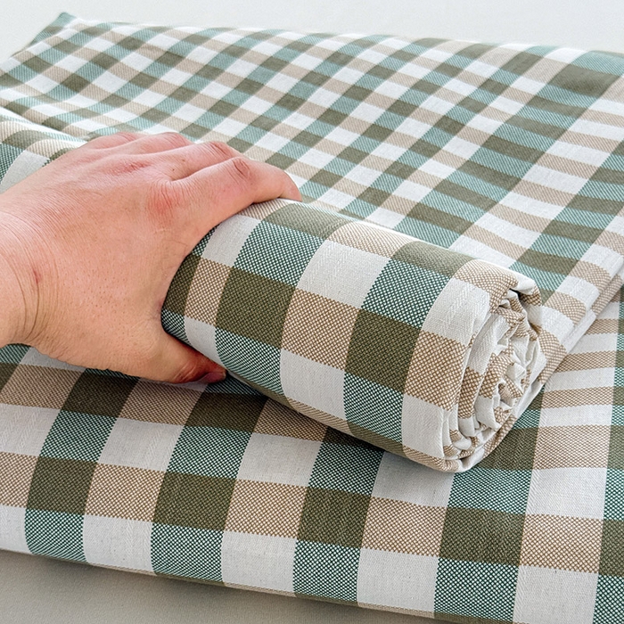 91家纺网 家纺一手货源 找家纺 红日子纺织品 2025新款直播热卖原棉提花锻条老粗布印花床单三件套 卡其格