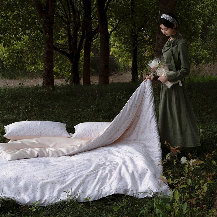 91家纺网 家纺一手货源 找家纺 禾时 2025新款60S兰精天丝数码印花四件套 慕沙-白