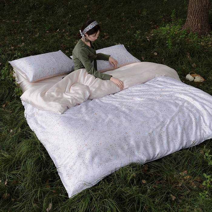 91家纺网 家纺一手货源 找家纺 禾时 2025新款60S兰精天丝数码印花四件套 慕沙-白