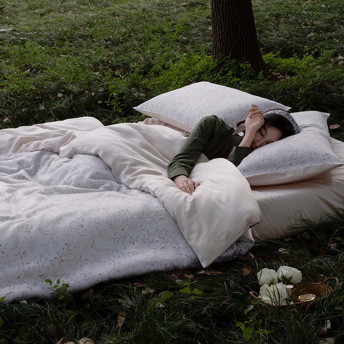 91家纺网 家纺一手货源 找家纺 禾时 2025新款60S兰精天丝数码印花四件套 慕沙-白