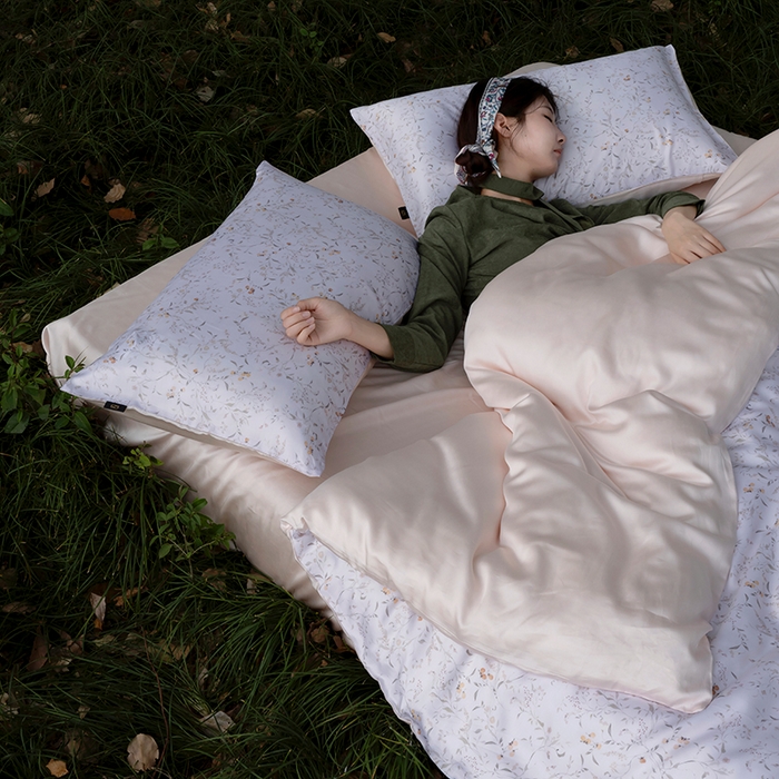 91家纺网 家纺一手货源 找家纺 禾时 2025新款60S兰精天丝数码印花四件套 慕沙-白