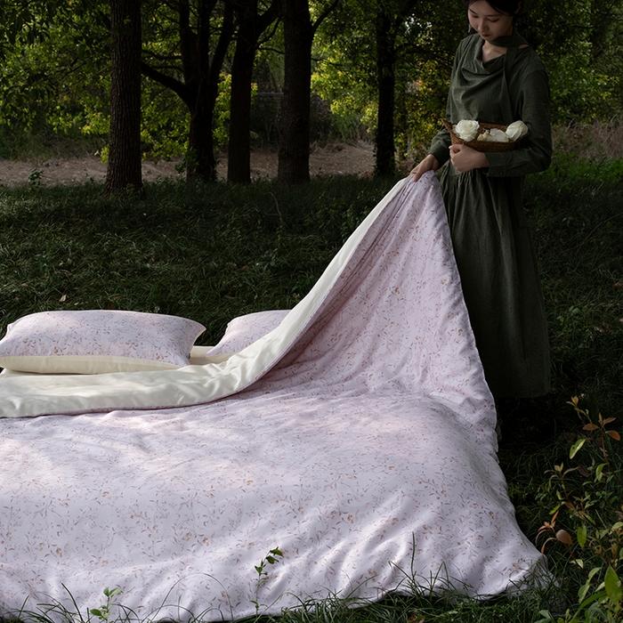 91家纺网 家纺一手货源 找家纺 禾时 2025新款60S兰精天丝数码印花四件套 慕沙-粉