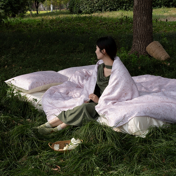 91家纺网 家纺一手货源 找家纺 禾时 2025新款60S兰精天丝数码印花四件套 慕沙-粉