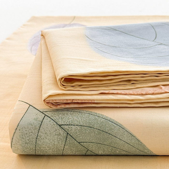 91家纺网 家纺一手货源 找家纺 红日子纺织品 2025新款直播热卖原棉提花锻条老粗布印花床单三件套 飘絮