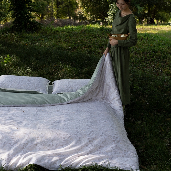 91家纺网 家纺一手货源 找家纺 禾时 2025新款60S兰精天丝数码印花四件套 南芙白（枕套带边）