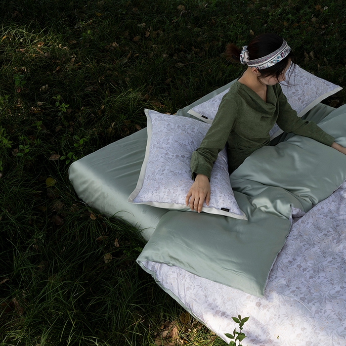 91家纺网 家纺一手货源 找家纺 禾时 2025新款60S兰精天丝数码印花四件套 南芙白（枕套带边）