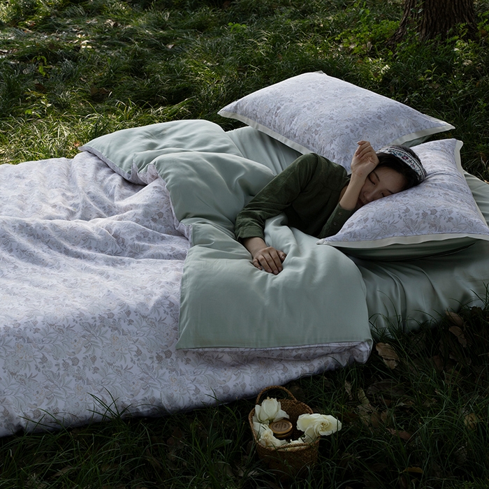 91家纺网 家纺一手货源 找家纺 禾时 2025新款60S兰精天丝数码印花四件套 南芙白（枕套带边）