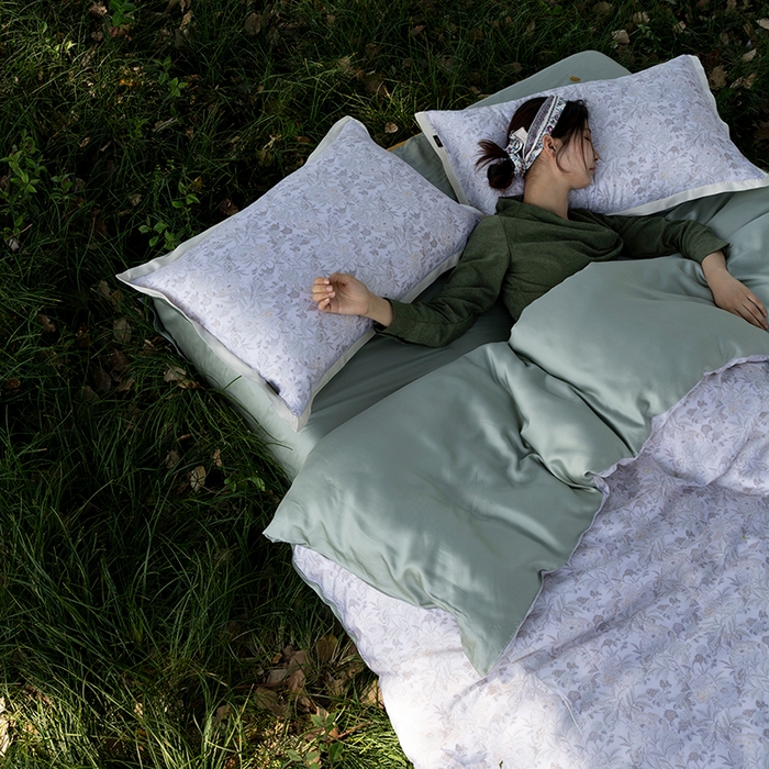 91家纺网 家纺一手货源 找家纺 禾时 2025新款60S兰精天丝数码印花四件套 南芙白（枕套带边）