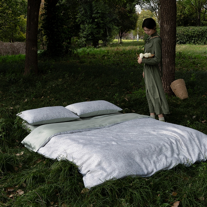 91家纺网 家纺一手货源 找家纺 禾时 2025新款60S兰精天丝数码印花四件套 晚风-浅灰