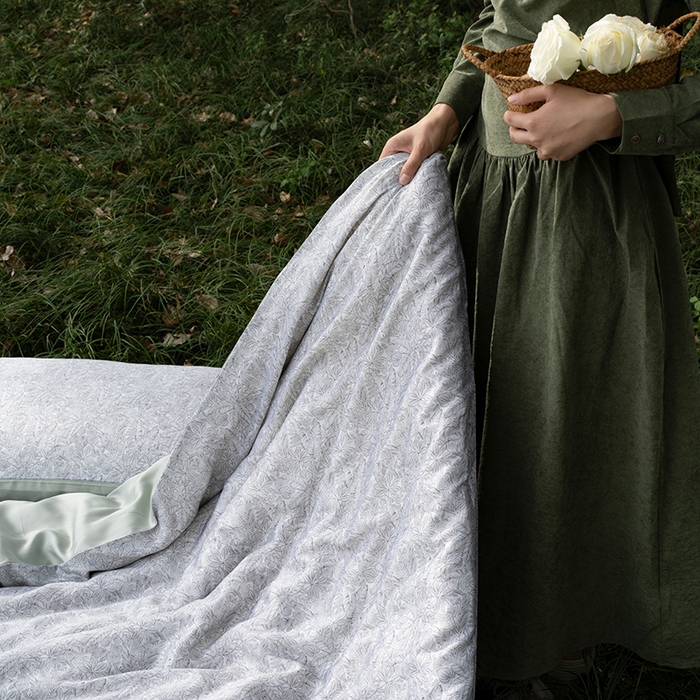 91家纺网 家纺一手货源 找家纺 禾时 2025新款60S兰精天丝数码印花四件套 晚风-浅灰