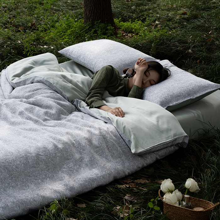 91家纺网 家纺一手货源 找家纺 禾时 2025新款60S兰精天丝数码印花四件套 晚风-浅灰