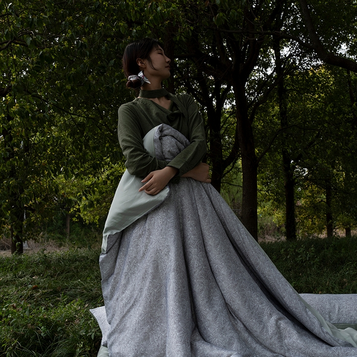 91家纺网 家纺一手货源 找家纺 禾时 2025新款60S兰精天丝数码印花四件套 晚风-浅灰