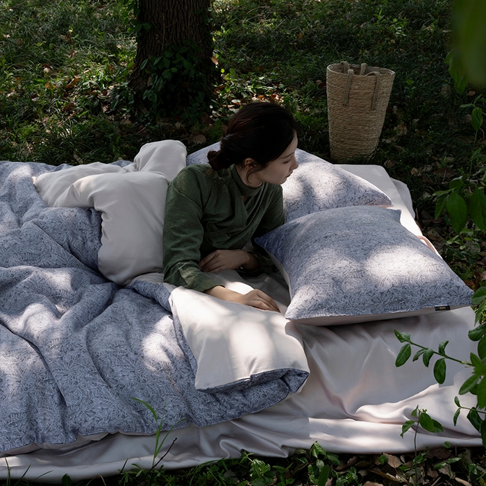 91家纺网 家纺一手货源 找家纺 禾时 2025新款60S兰精天丝数码印花四件套 晚风-深灰