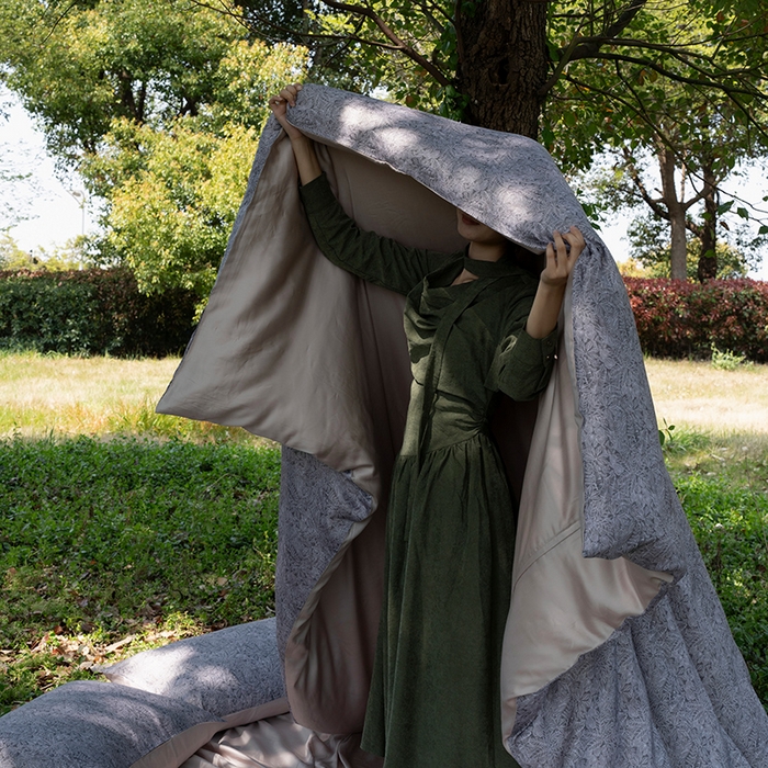 91家纺网 家纺一手货源 找家纺 禾时 2025新款60S兰精天丝数码印花四件套 晚风-深灰