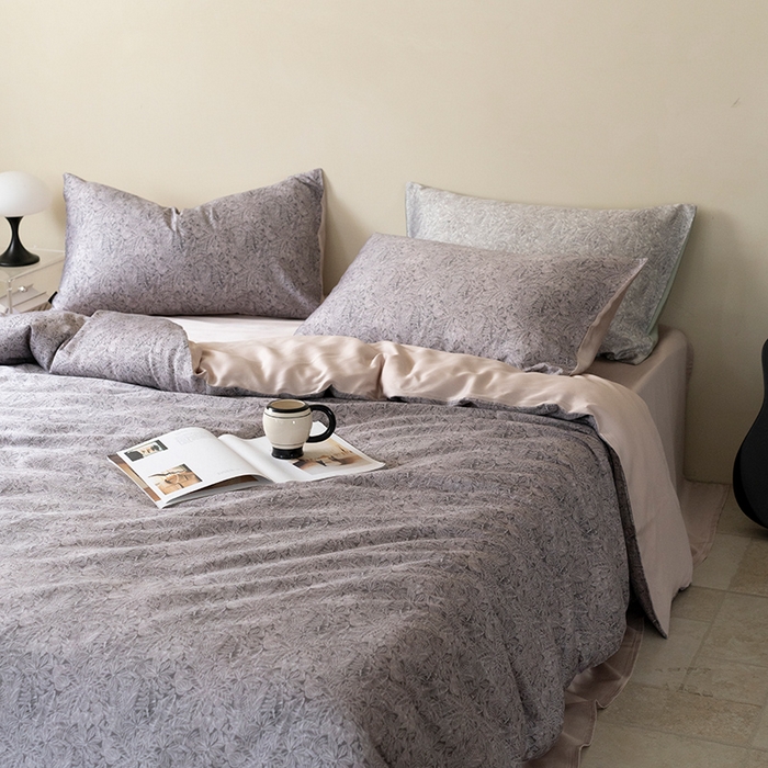 91家纺网 家纺一手货源 找家纺 禾时 2025新款60S兰精天丝数码印花四件套 晚风-深灰