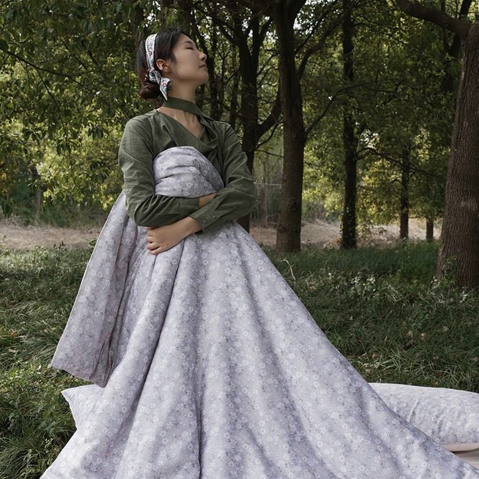 91家纺网 家纺一手货源 找家纺 禾时 2025新款60S兰精天丝数码印花四件套 薇薇安浅灰