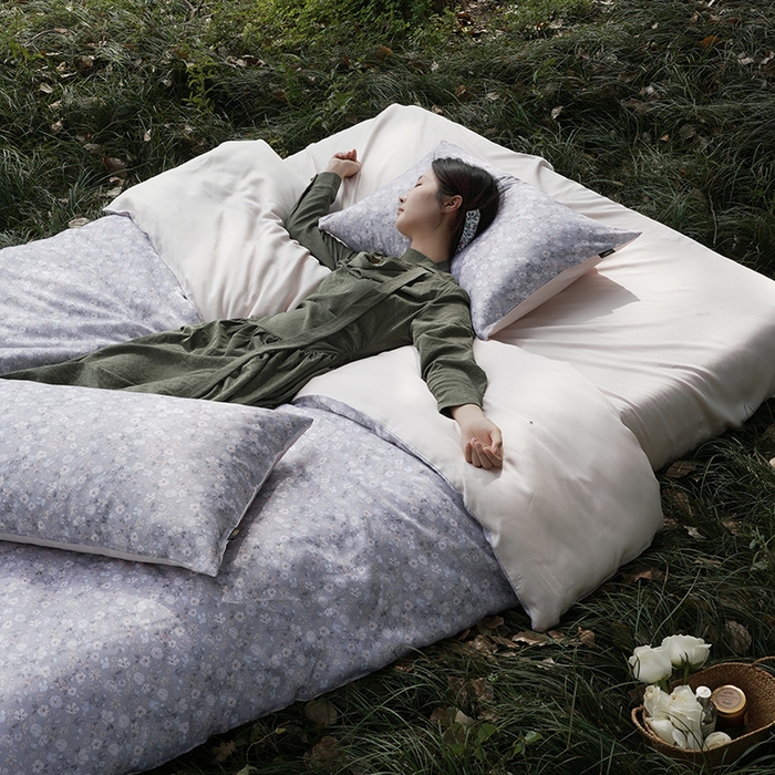 91家纺网 家纺一手货源 找家纺 禾时 2025新款60S兰精天丝数码印花四件套 薇薇安浅灰