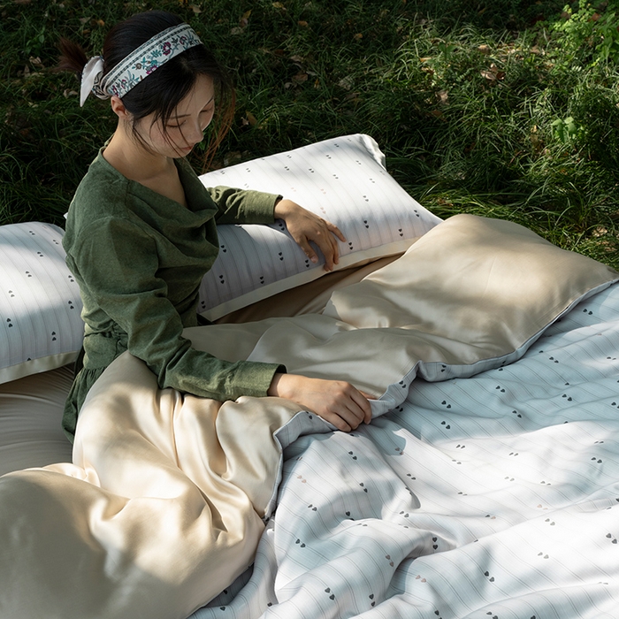 91家纺网 家纺一手货源 找家纺 禾时 2025新款60S兰精天丝数码印花四件套 心悦绿（枕套带边）