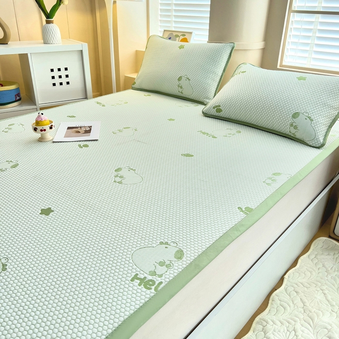 91家纺网 家纺一手货源 找家纺 找底底家纺 2025新款直播A类冰豆豆软席可机洗空调席子凉席三件套 卡皮巴拉-草绿