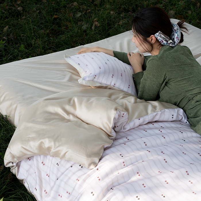 91家纺网 家纺一手货源 找家纺 禾时 2025新款60S兰精天丝数码印花四件套 心悦乳白（枕套带边）