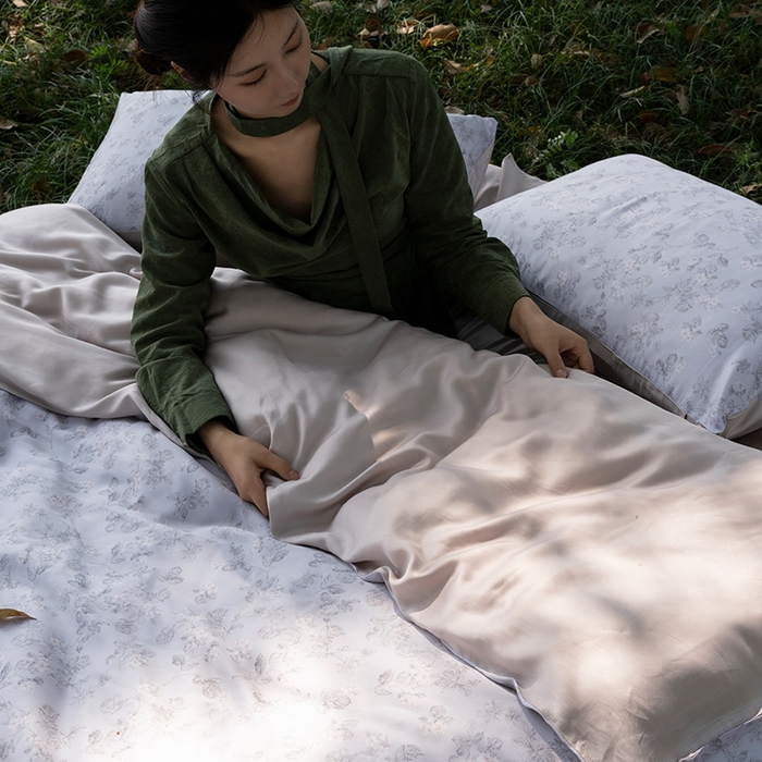 91家纺网 家纺一手货源 找家纺 禾时 2025新款60S兰精天丝数码印花四件套 星芙-灰