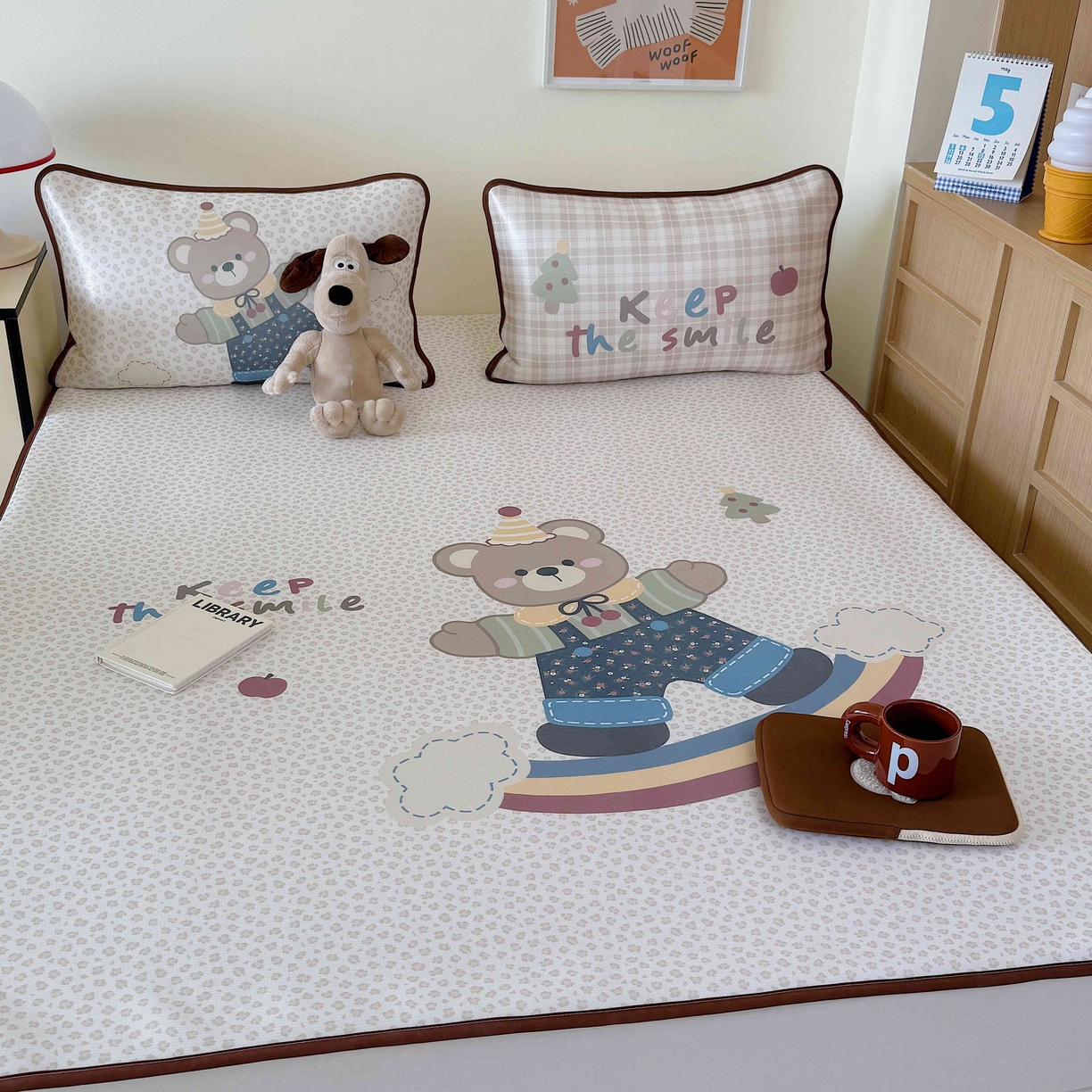 91家纺网 家纺一手货源 找家纺 美乐迪家纺 2025新款碳光凉感丝冰丝凉席席子 彩虹小熊