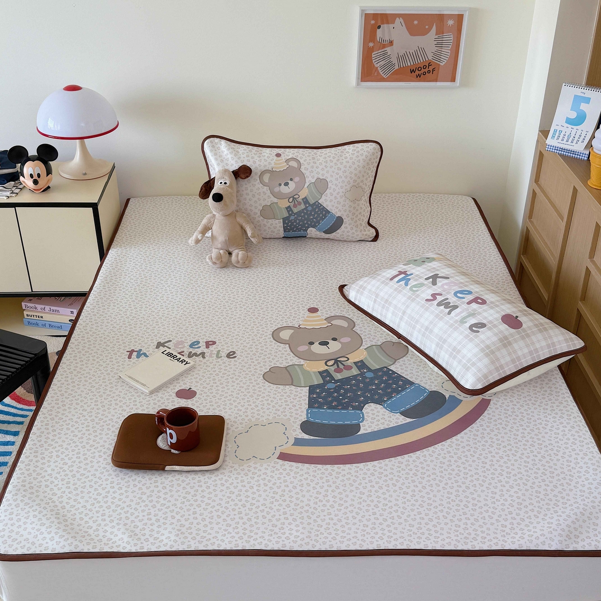 91家纺网 家纺一手货源 找家纺 美乐迪家纺 2025新款碳光凉感丝冰丝凉席席子 彩虹小熊