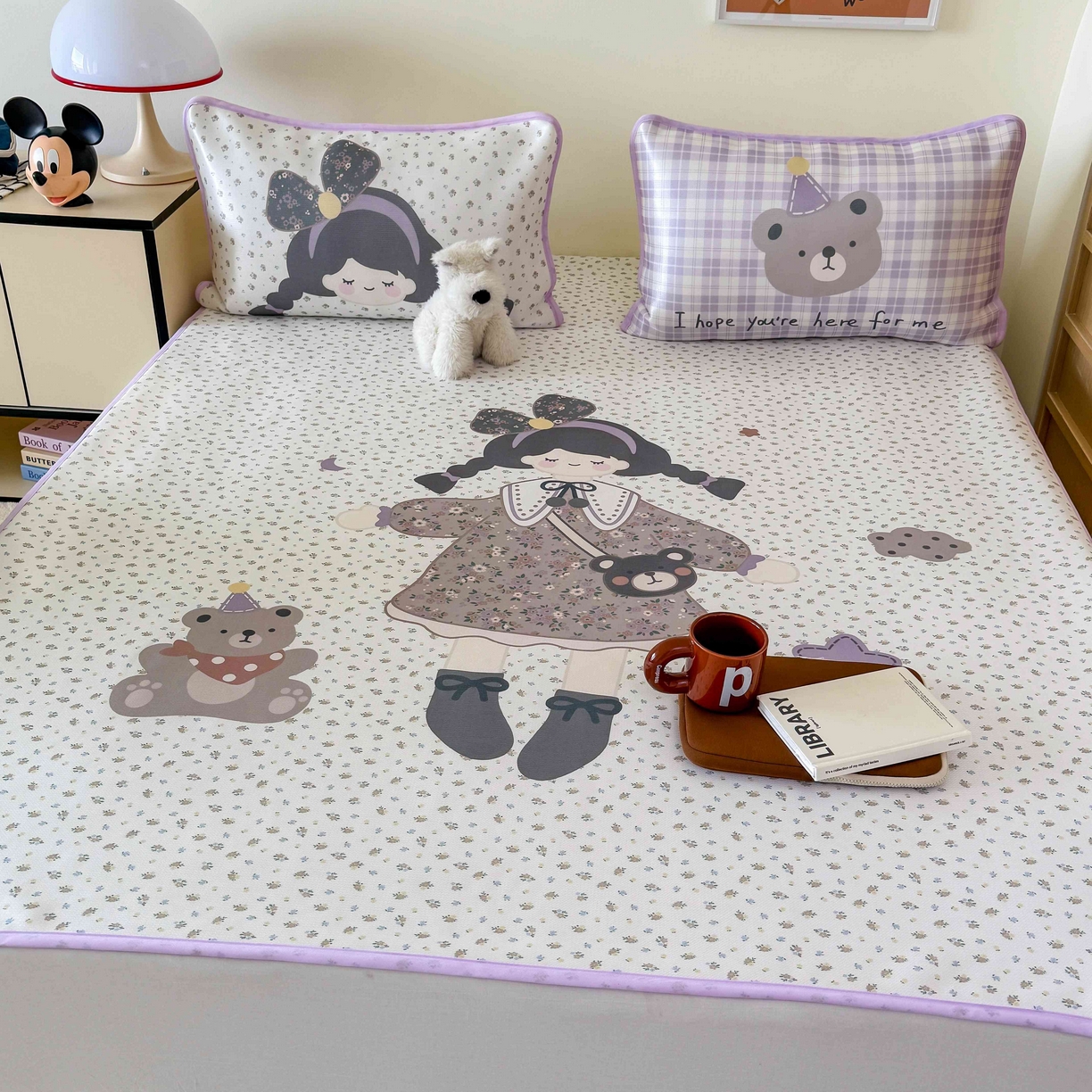 91家纺网 家纺一手货源 找家纺 美乐迪家纺 2025新款碳光凉感丝冰丝凉席席子 可爱女孩