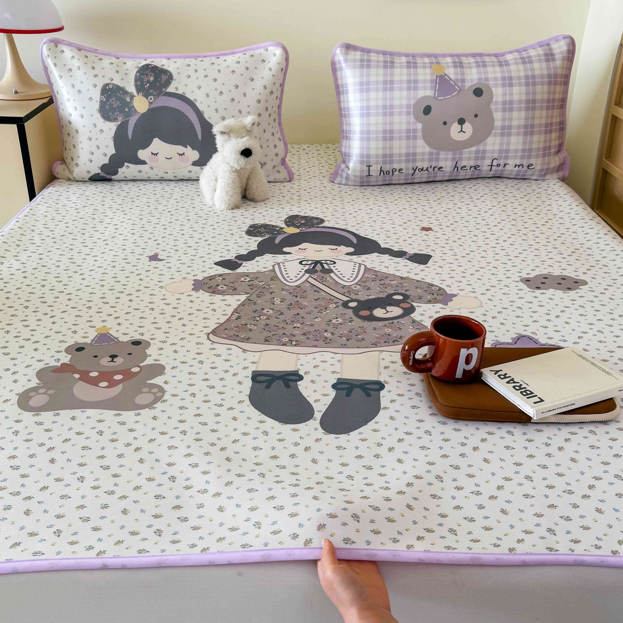 91家纺网 家纺一手货源 找家纺 美乐迪家纺 2025新款碳光凉感丝冰丝凉席席子 可爱女孩