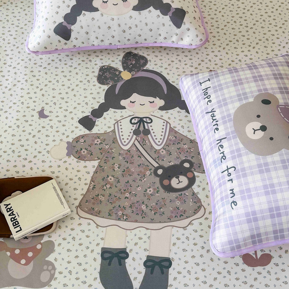 91家纺网 家纺一手货源 找家纺 美乐迪家纺 2025新款碳光凉感丝冰丝凉席席子 可爱女孩