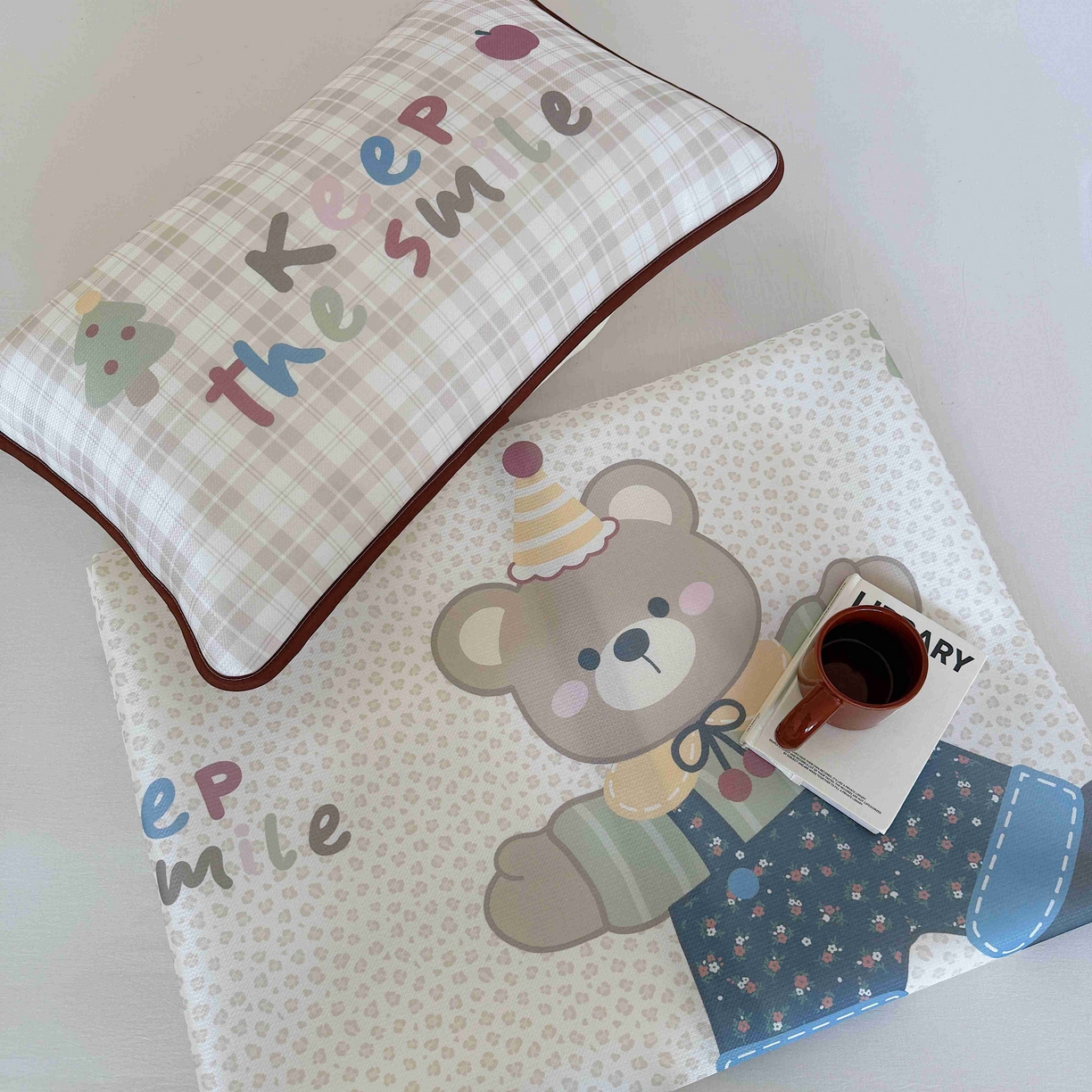 91家纺网 家纺一手货源 找家纺 美乐迪家纺 2025新款碳光凉感丝冰丝凉席席子 彩虹小熊