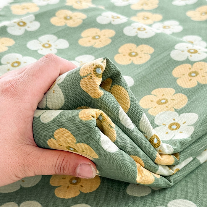 91家纺网 家纺一手货源 找家纺 红日子纺织品 2025新款直播热卖原棉提花锻条老粗布印花床单三件套 繁花-绿