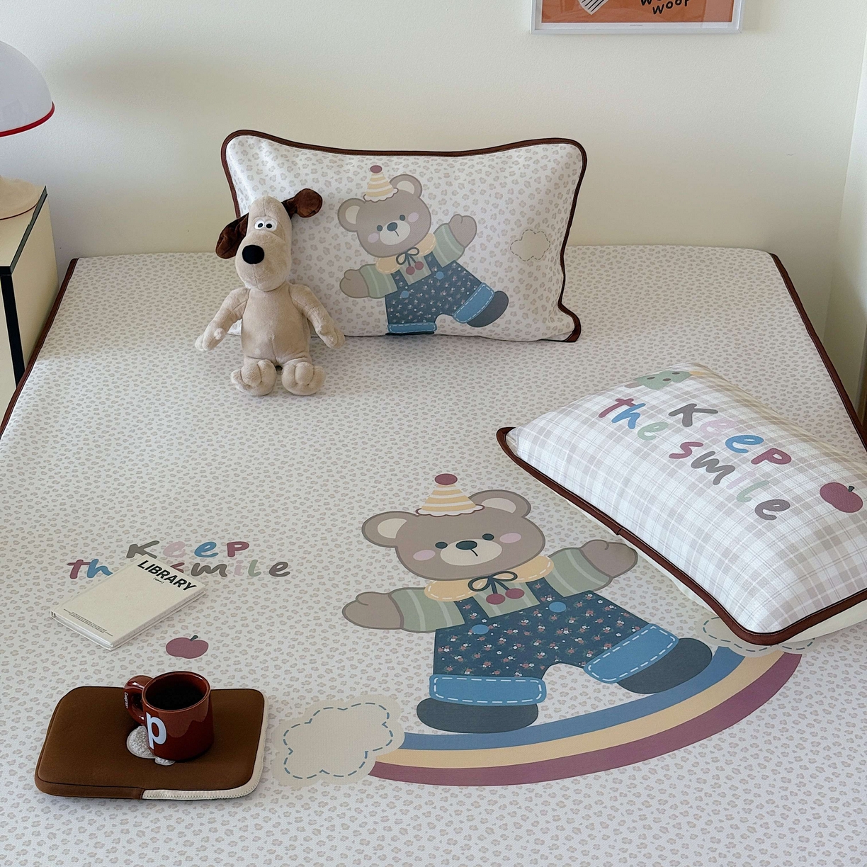 91家纺网 家纺一手货源 找家纺 美乐迪家纺 2025新款碳光凉感丝冰丝凉席席子 彩虹小熊