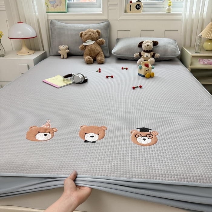 91家纺网 家纺一手货源 找家纺 （总）爱思凯家纺 2025新款【陪伴】PE凉感床笠款冰豆豆软席凉席席子-床笠款