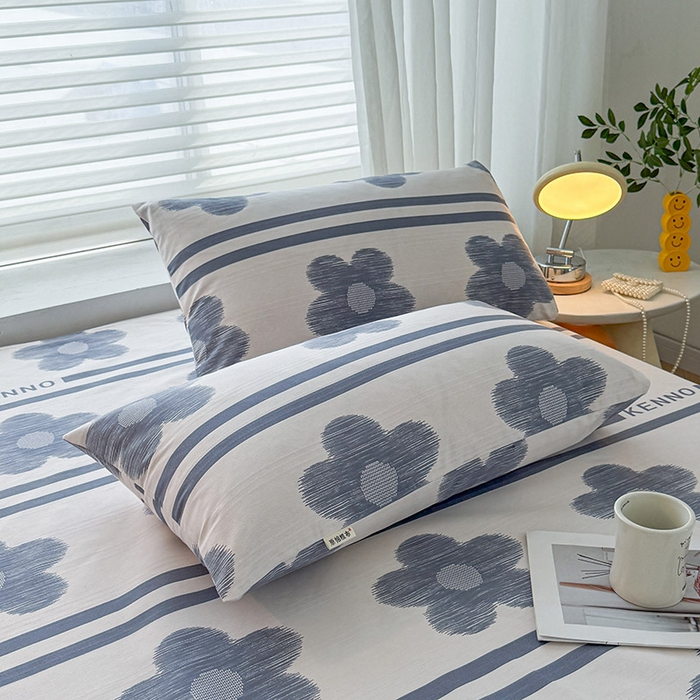 91家纺网 家纺一手货源 找家纺 红日子纺织品 2025新款直播热卖原棉提花锻条老粗布印花床单三件套 花颜-白