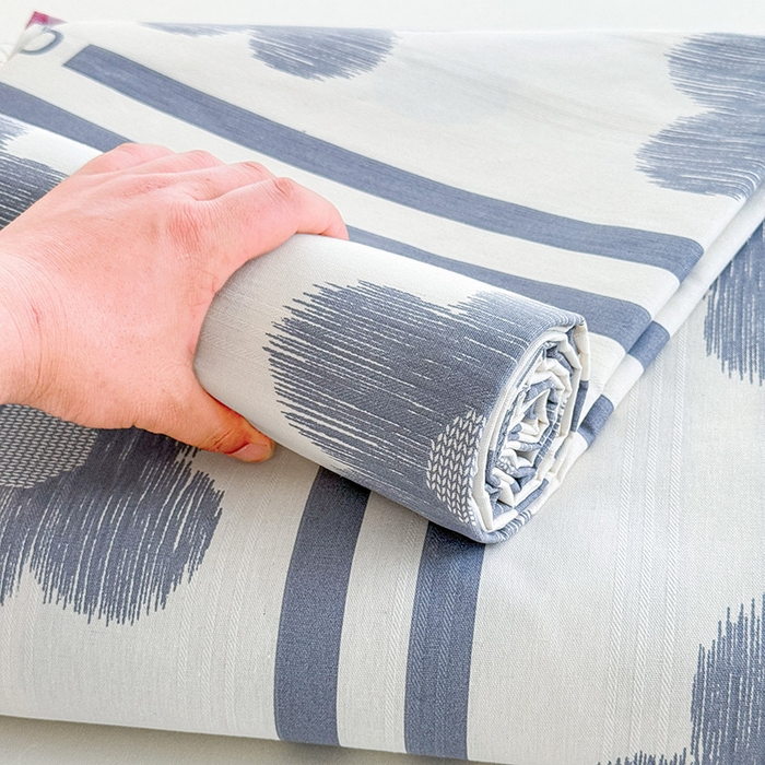 91家纺网 家纺一手货源 找家纺 红日子纺织品 2025新款直播热卖原棉提花锻条老粗布印花床单三件套 花颜-白