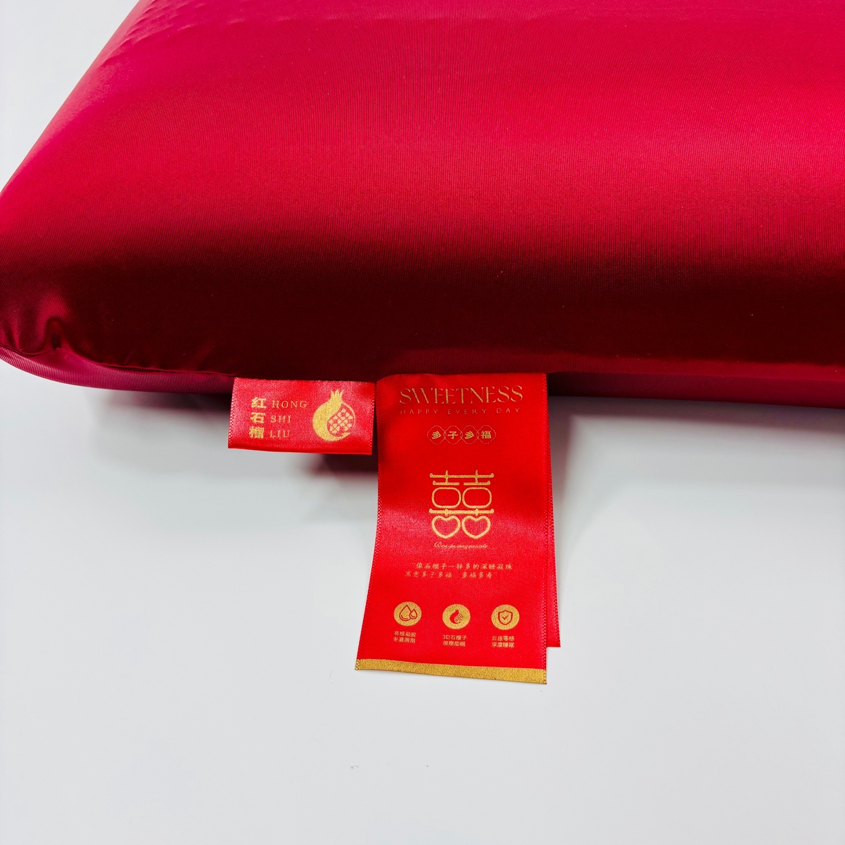 91家纺网 家纺一手货源 找家纺 露函家居 2025春夏新款黑金竹炭凝胶枕单枕头枕芯 红石榴多子多福 40x70 高10cm/只