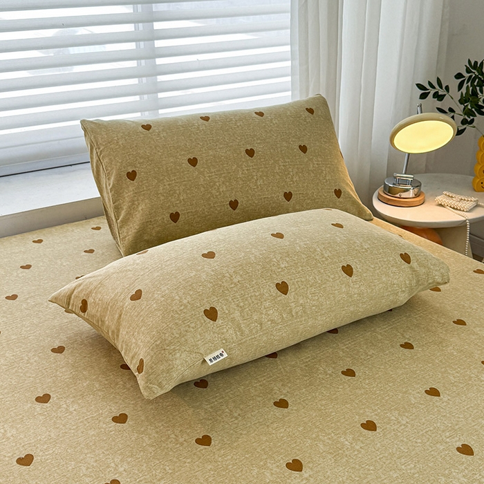 91家纺网 家纺一手货源 找家纺 红日子纺织品 2025新款直播热卖原棉提花锻条老粗布印花床单三件套 爱心