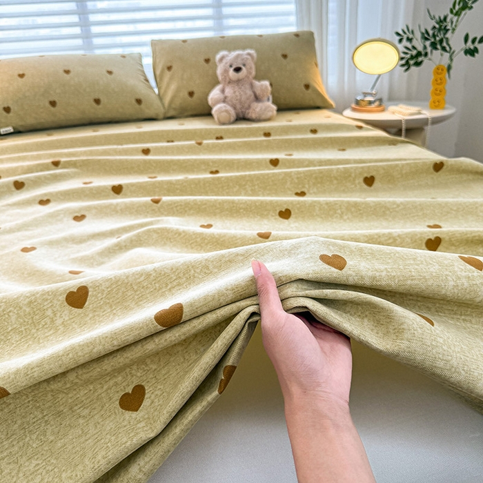 91家纺网 家纺一手货源 找家纺 红日子纺织品 2025新款直播热卖原棉提花锻条老粗布印花床单三件套 爱心