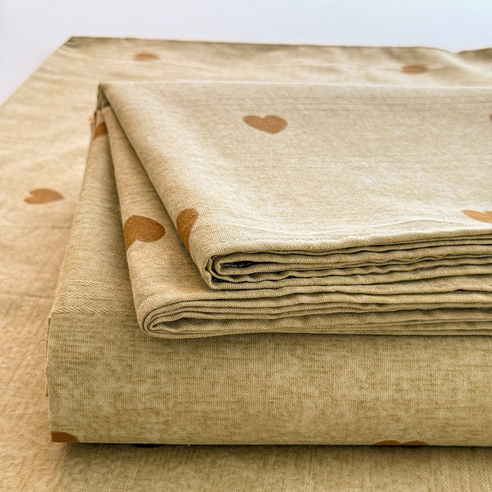 91家纺网 家纺一手货源 找家纺 红日子纺织品 2025新款直播热卖原棉提花锻条老粗布印花床单三件套 爱心