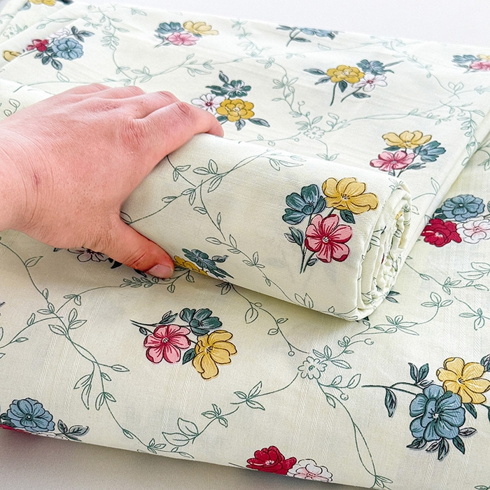 91家纺网 家纺一手货源 找家纺 红日子纺织品 2025新款直播热卖原棉提花锻条老粗布印花床单三件套 花海