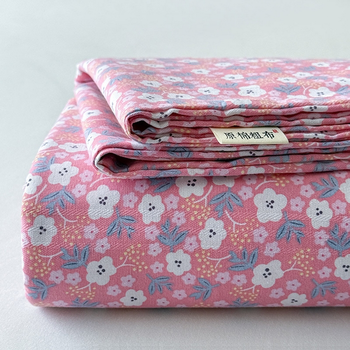 91家纺网 家纺一手货源 找家纺 红日子纺织品 2025新款直播热卖原棉提花锻条老粗布印花床单三件套 繁花-粉