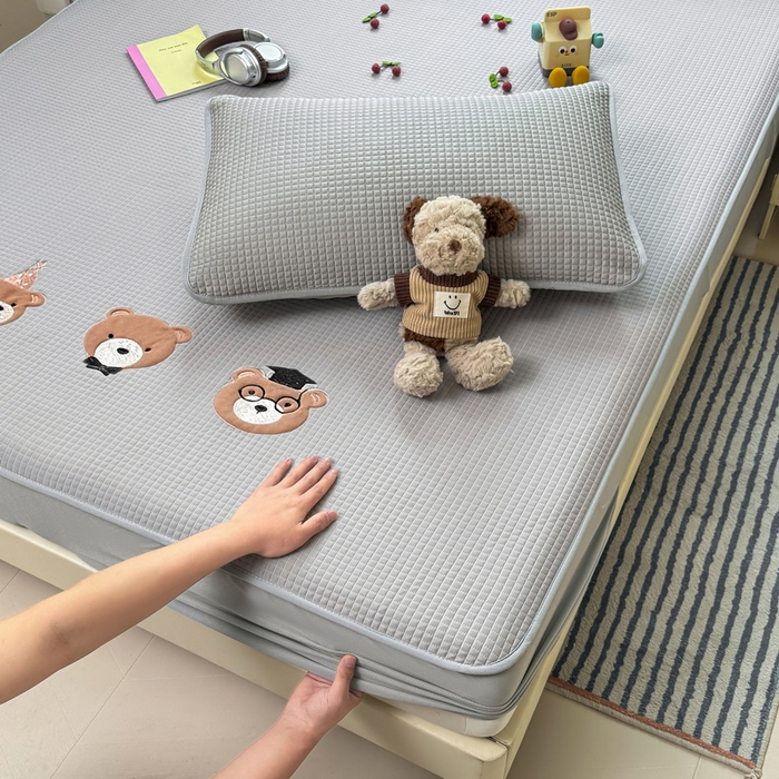 91家纺网 家纺一手货源 找家纺 （总）爱思凯家纺 2025新款【陪伴】PE凉感床笠款冰豆豆软席凉席席子-床笠款