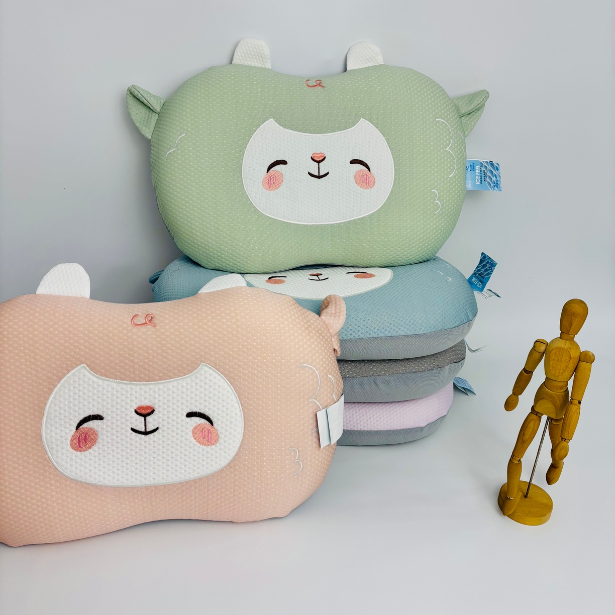 91家纺网 家纺一手货源 找家纺 （总）露函家居 2025春夏新款小羊款绣花凉豆豆猫肚枕单枕头枕芯