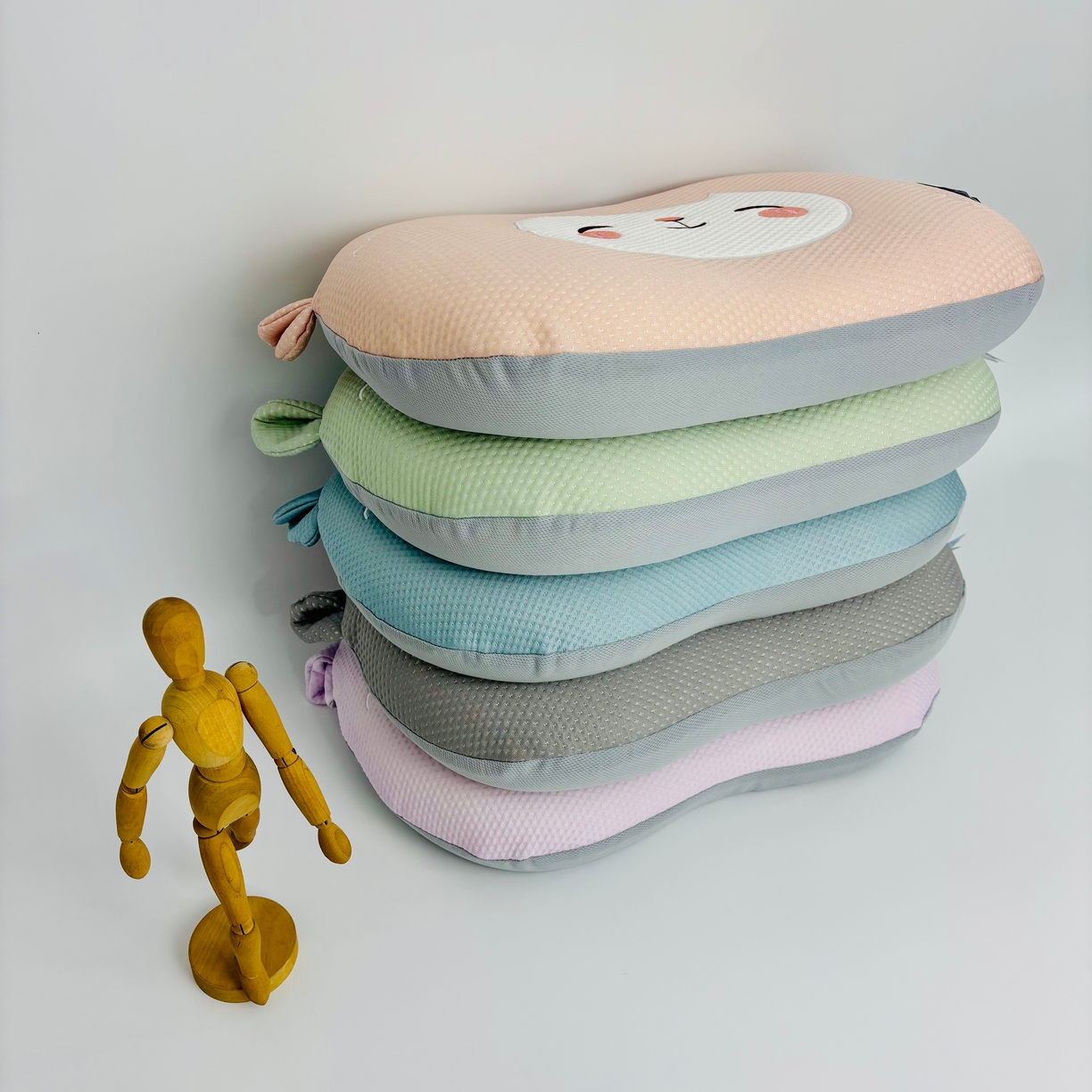 91家纺网 家纺一手货源 找家纺 （总）露函家居 2025春夏新款小羊款绣花凉豆豆猫肚枕单枕头枕芯