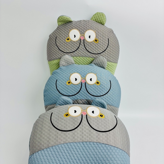 91家纺网 家纺一手货源 找家纺 露函(原乐尔馨 )2025新款凉茶猫猫肚枕 绿拼灰35*55cm