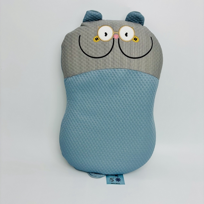 91家纺网 家纺一手货源 找家纺 露函(原乐尔馨 )2025新款凉茶猫猫肚枕 蓝拼灰35*55cm