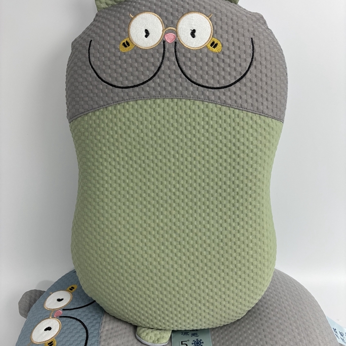 91家纺网 家纺一手货源 找家纺 露函(原乐尔馨 )2025新款凉茶猫猫肚枕 灰拼蓝35*55cm