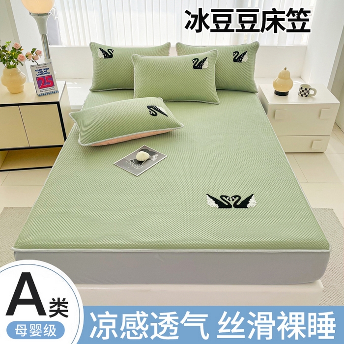 91家纺网 家纺一手货源 找家纺 恋佳居2025新款A类乙伦PE凉豆豆毛巾绣床笠冰丝席（床笠款） 比翼双飞—绿
